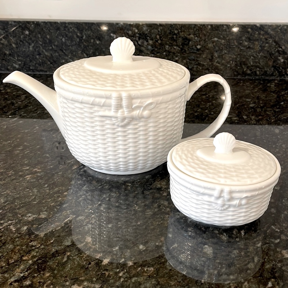 Wedgwood Nantucket Bone China Teapot and Sugar Bowl
